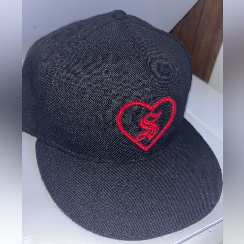 Supreme fitted hat